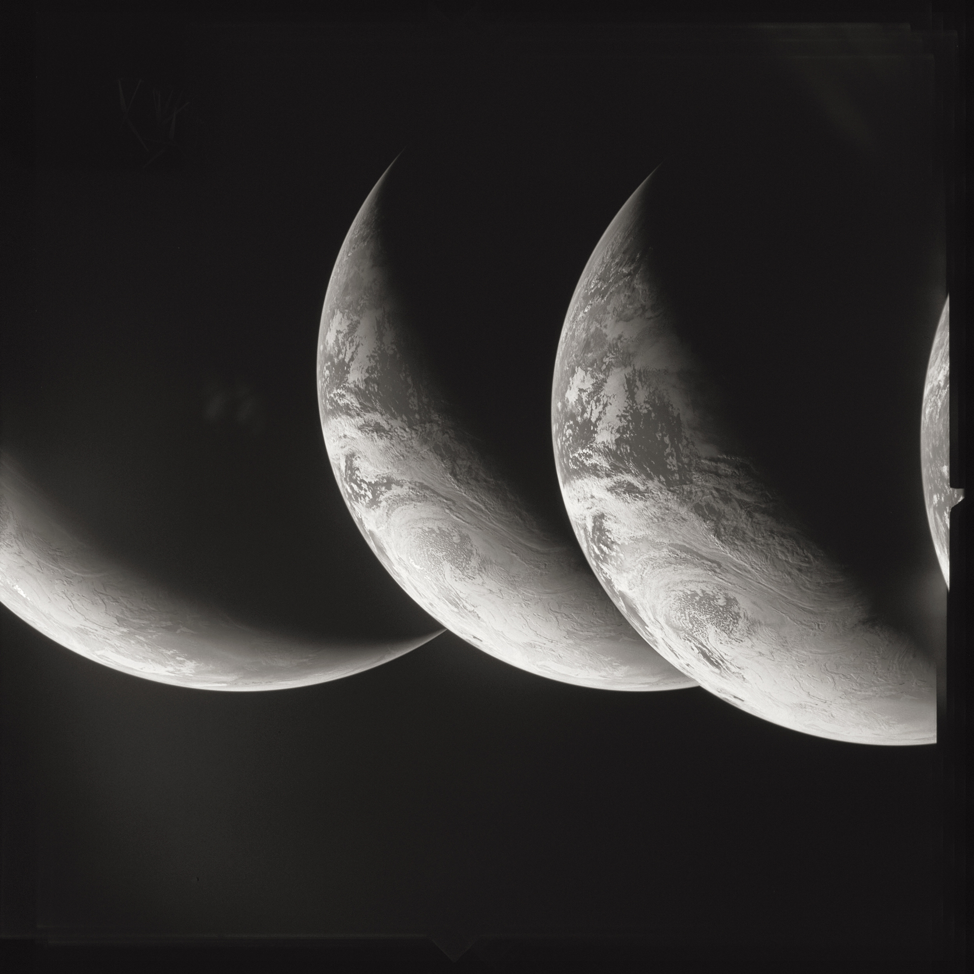 Apollo 4 |  AS04. Rollo 1. 4 Fotogramas entre el 1 al 300.
9 de noviembre de 1967.